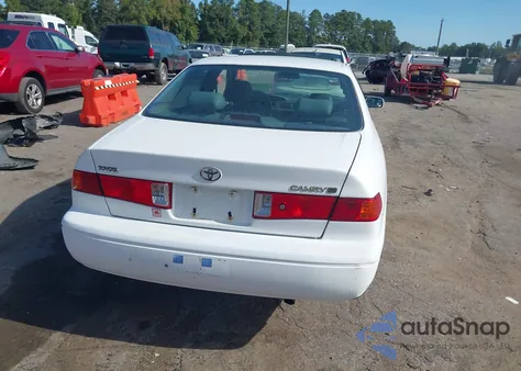 2000 Toyota Camry Xle z USA, uszkodzony, nr VIN JT2BG28K2Y0493612